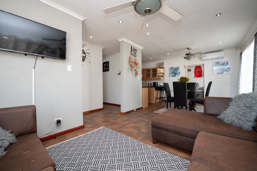 4 Bedroom Property for Sale in Perm Gardens Western Cape